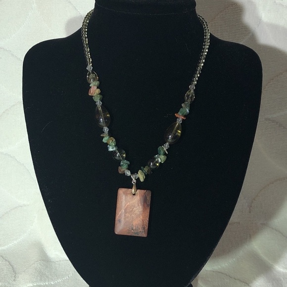 Beaded necklace in earth tones - Picture 4 of 6